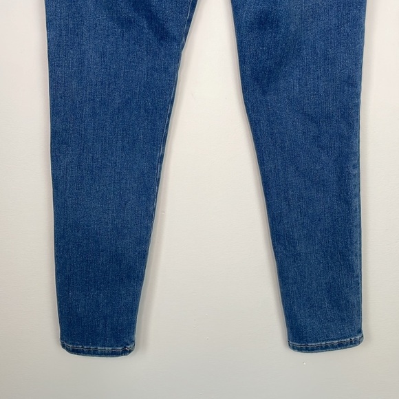 Frame Jeans. Women’s Le One Skinny Crop. Size 2. Waist size 29. - Picture 9 of 13